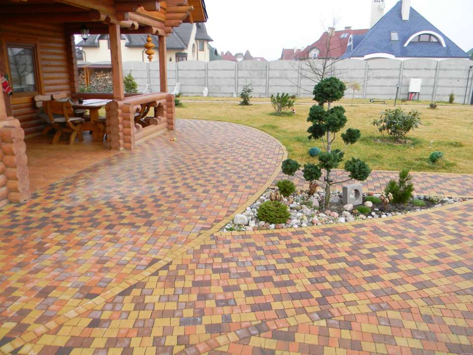 В Липецке запустили производство цветной тротуарной плитки