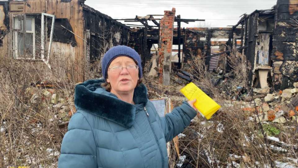 После пожара многоквартирного дома под Липецком чиновники дали погорельцам по 10 тысяч рублей и макароны