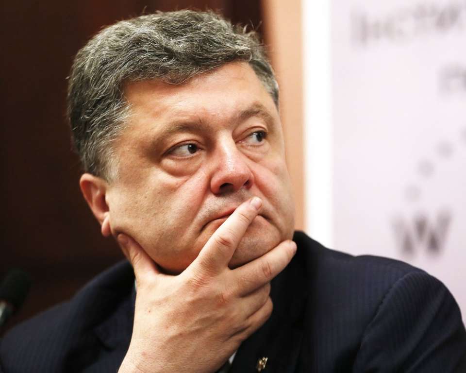 Петр Порошенко пока не может продать свою корпорацию ни в Киеве, ни в Липецке - Bloomberg
