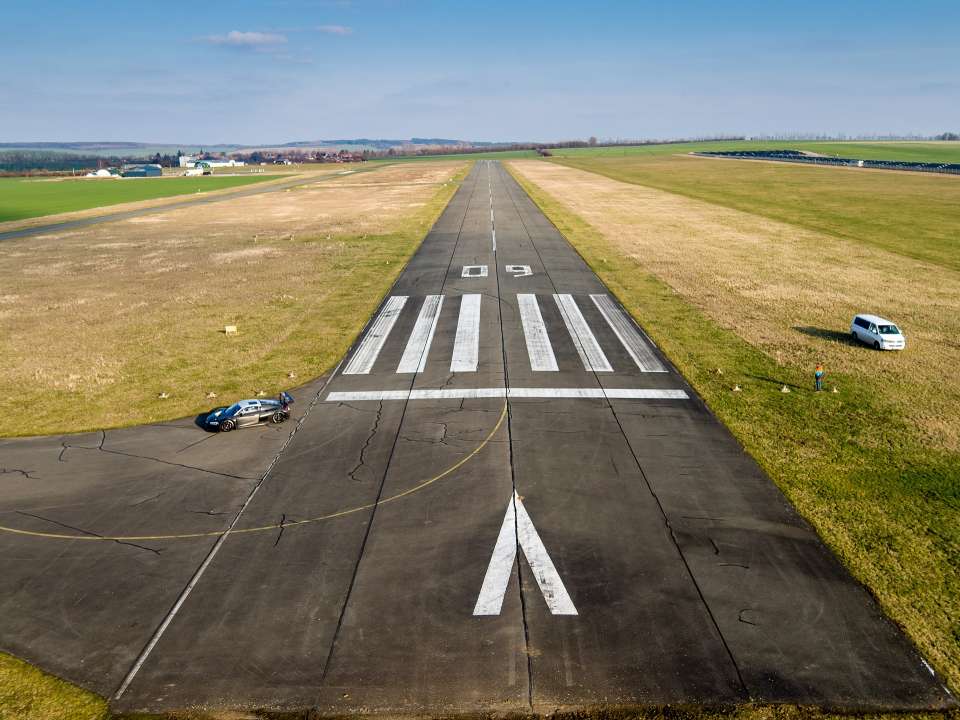 Липецкий аэропорт отсудил у елецкого подрядчика 13,6 млн рублей за некачественную взлетно-посадочную полосу