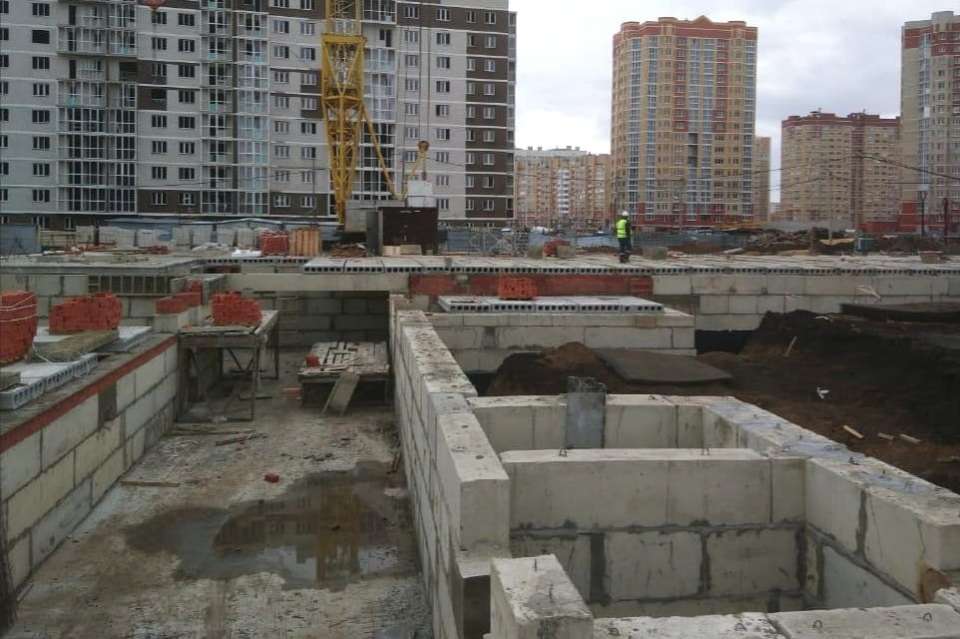 Компания «Сталь-М» за вовремя недостроенную школу по госконтракту отдаст липецкой мэрии 6,8 млн рублей