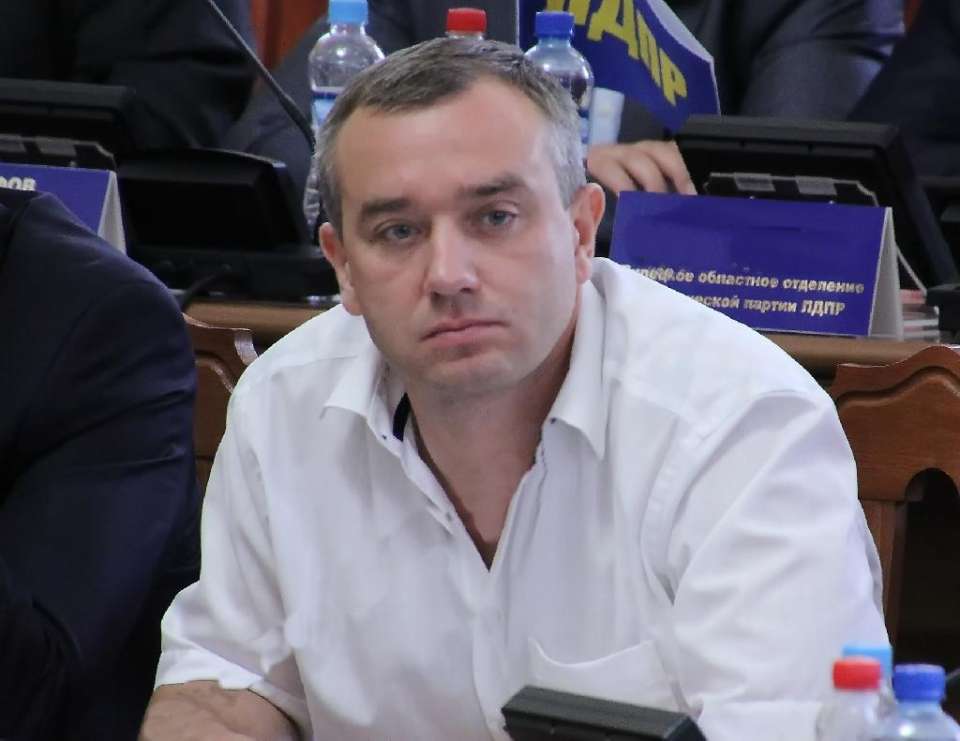 Беглого липецкого депутата Михаила Захарова выгоняют из облсовета за сокрытие доходов