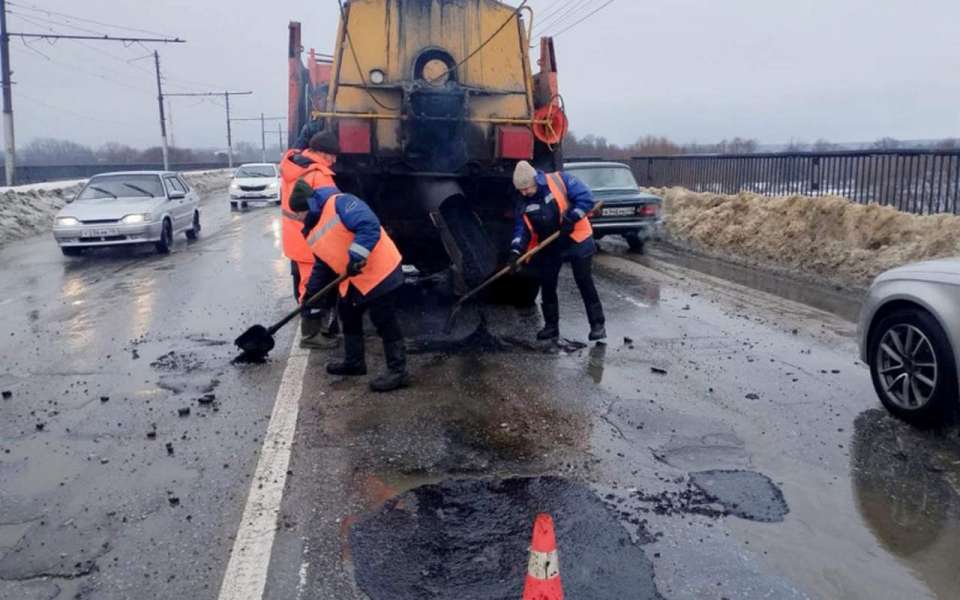 С начала сезона зимнего ремонта дорог в Липецке восстановили покрытия на 65 улицах