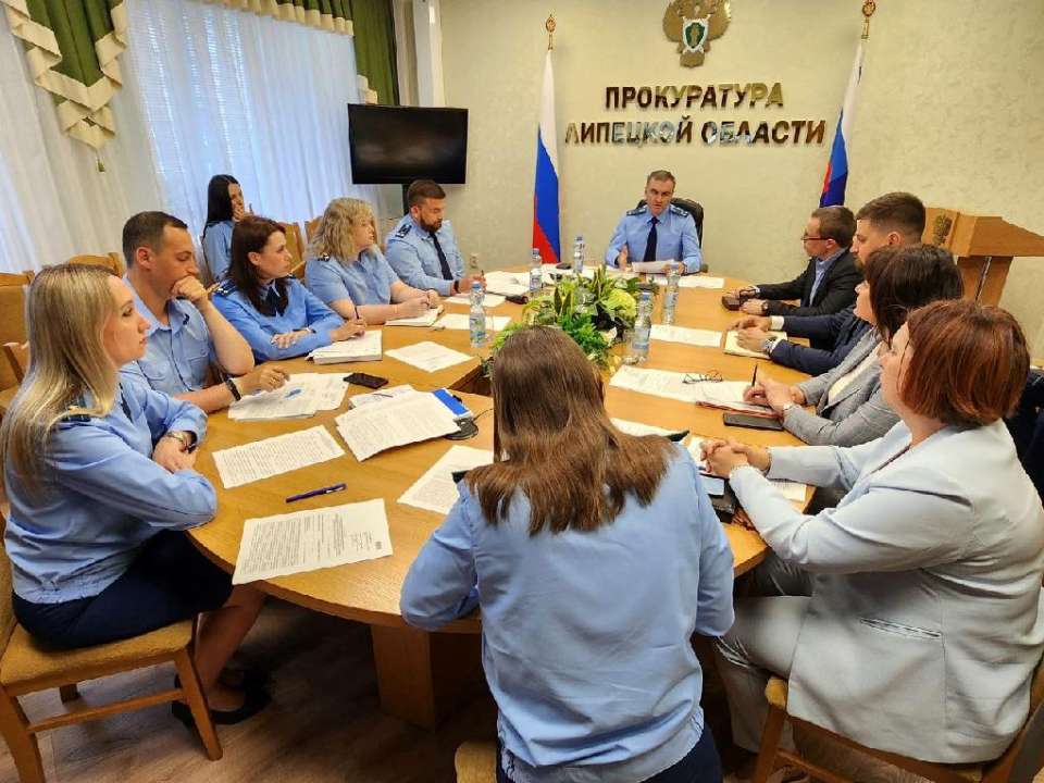 Липецкая прокуратура объявила предостережения руководителям дорожного агентства и управления ЖКХ