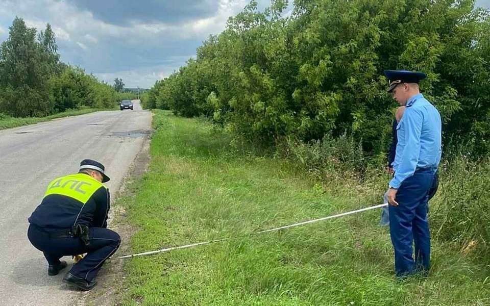 После вмешательства прокуратуры на дороге в Добровском районе проведут необходимые работы