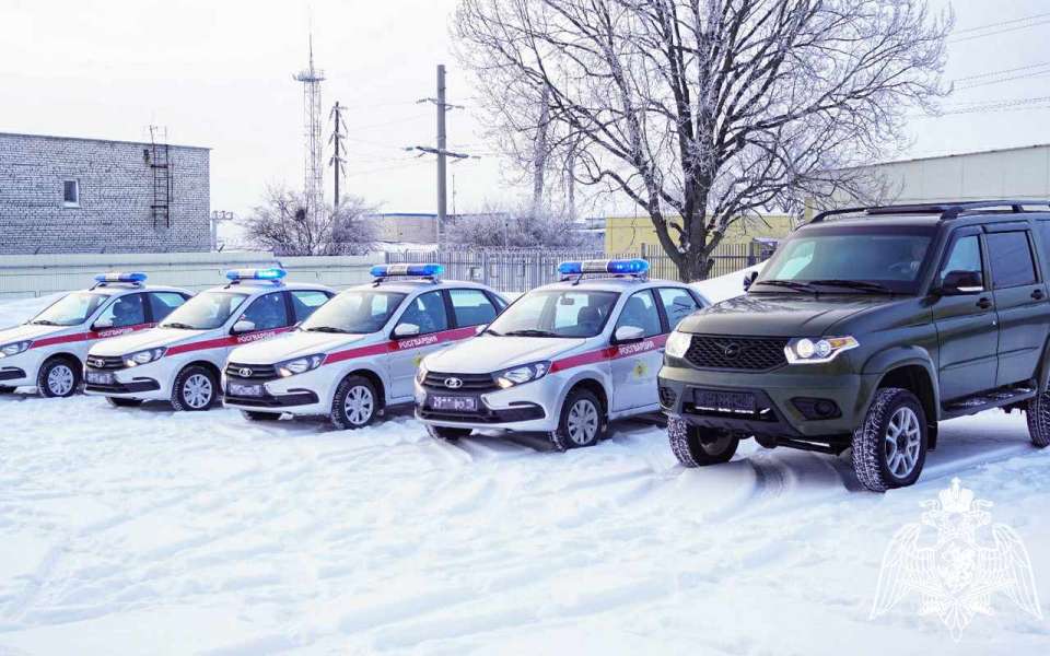 Липецким росгвардейцам вручили ключи от новых автомобилей «Лада Гранта» и «УАЗ Патриот»