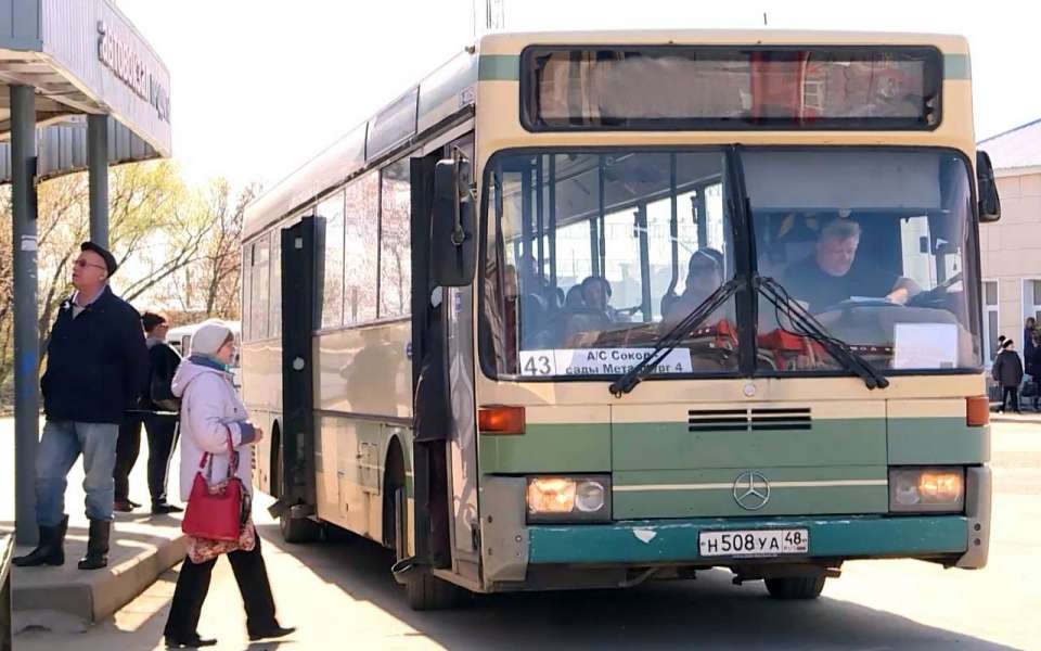 В Липецкой области рядом с автобусными остановками появятся укрытия