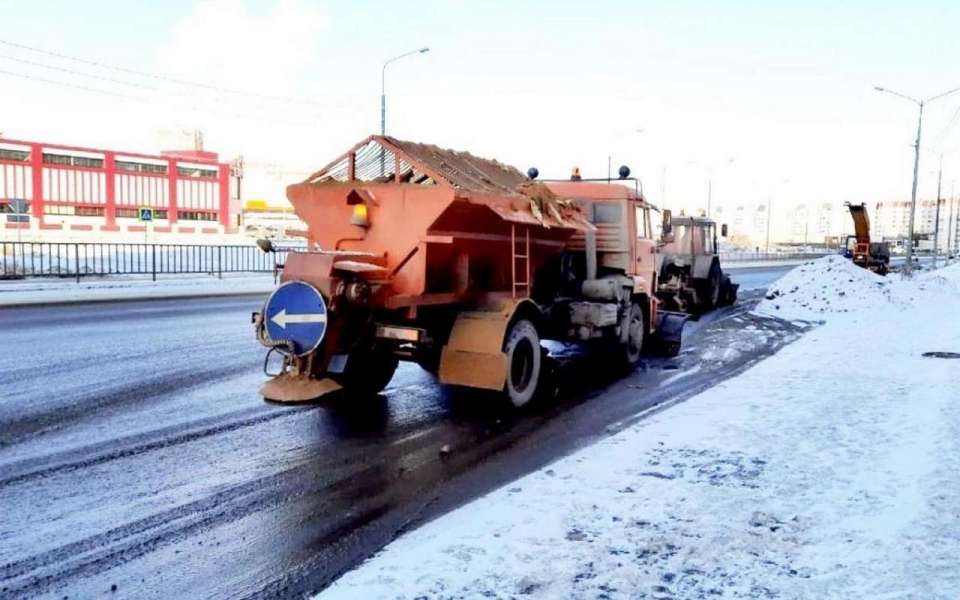 Городские службы Липецка борются с последствиями ледяного дождя