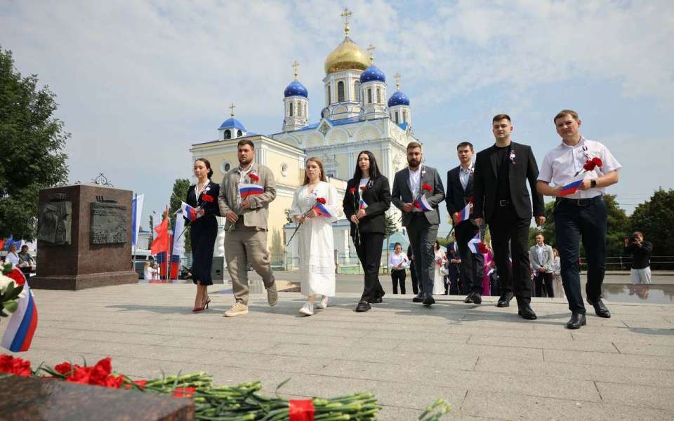 В Ельце парламентарии из 18 субъектов ЦФО почтили память воинов Великой Отечественной войны 