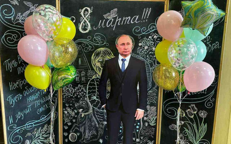 В Липецкой области к 8 марта сделали креативную фотозону с Путиным