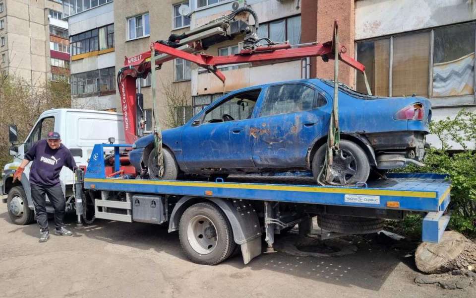 Мэрия Липецка продолжает собирать автохлам на улицах 