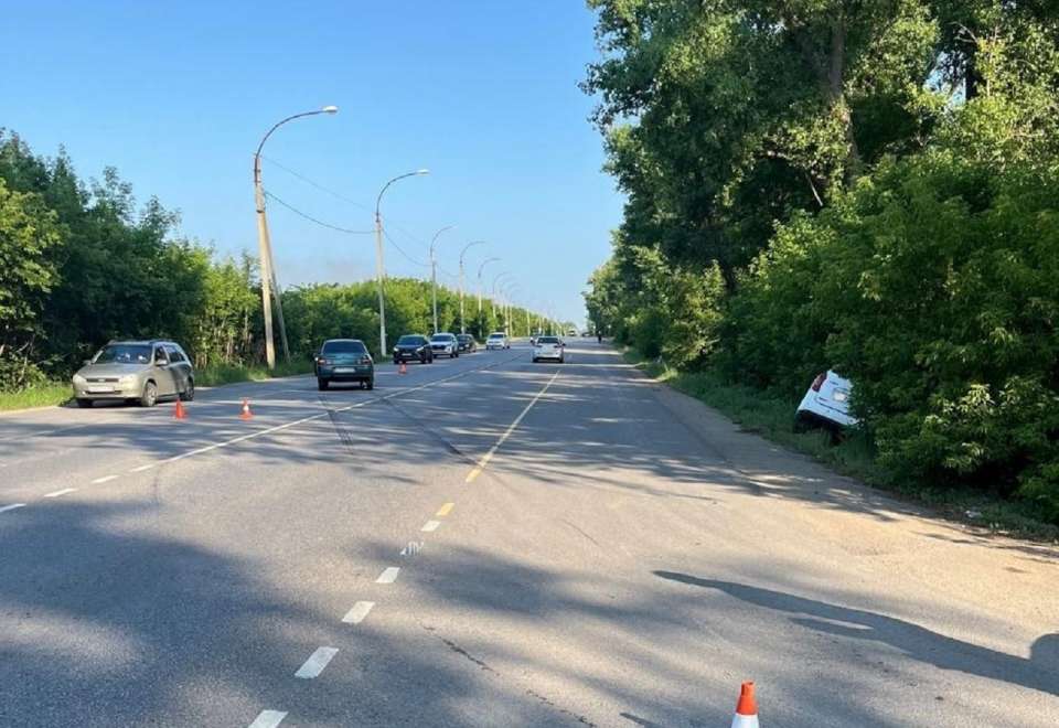 В Липецке в результате ДТП пострадал водитель легковушки В Липецке в результате ДТП пострадал водитель легковушки