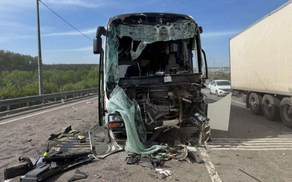 Ехавший из Ельца в Воронеж автобус попал в жуткое ДТП: пострадали 14 человек
