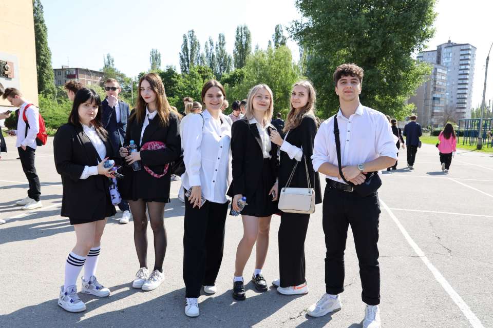 Каждый 15-й девятиклассник в Липецке получил аттестат с отличием