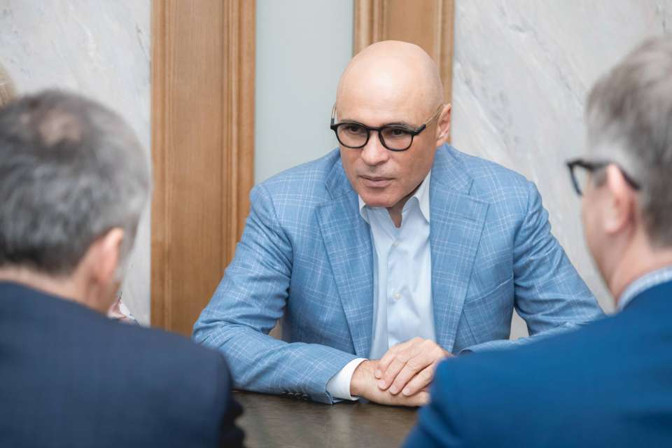 Новый дипфейк губернатора Артамонова гуляет по сети