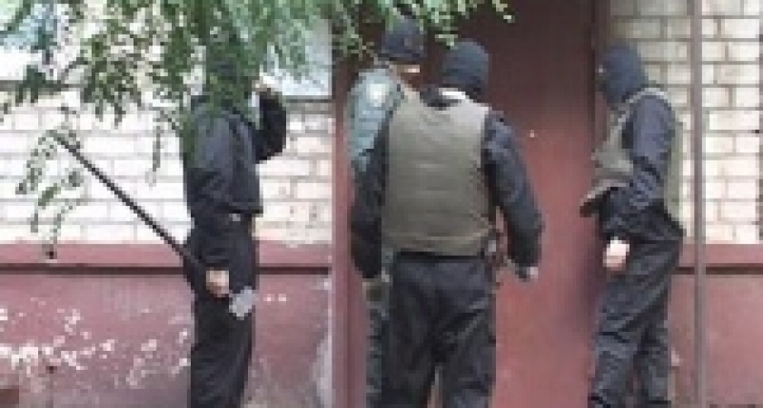 Родители «кололись» на глазах своих детей 