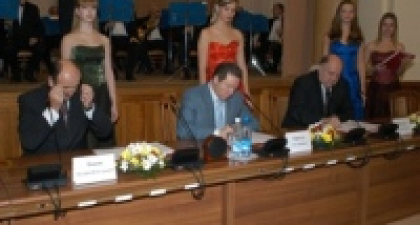 В Липецкой области подписано Трехстороннее соглашение между органами власти, профсоюзными организациями и объединениями работодателей