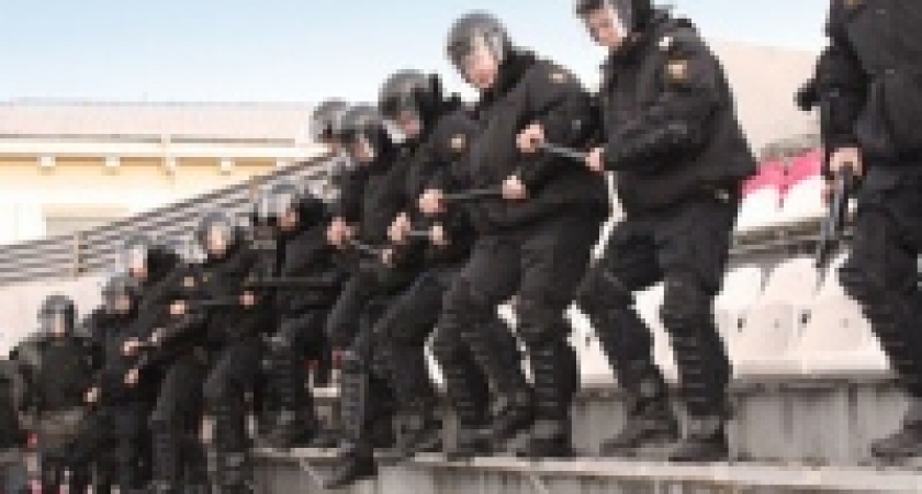 В Липецке ОМОН предотвратил массовую драку между футбольными фанатами 