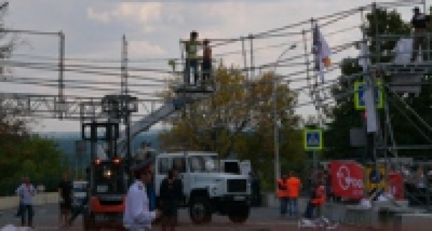 В Липецке во время гонок обвалился мост 
