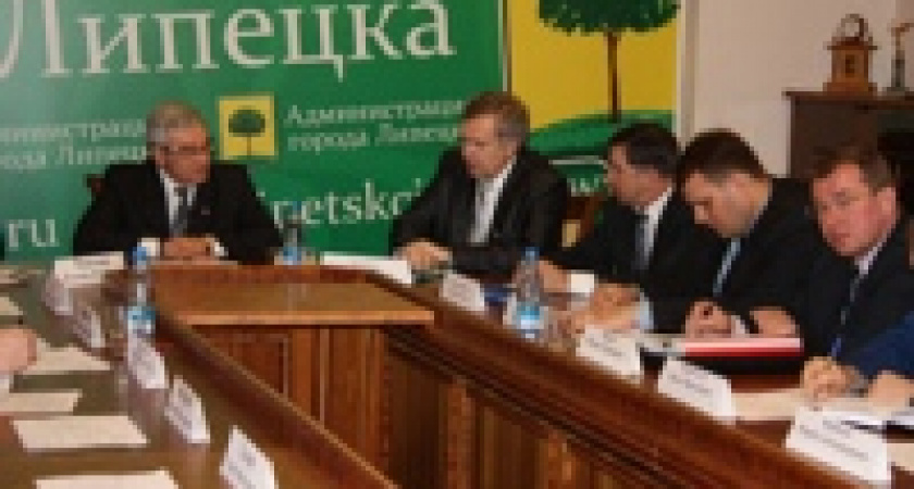 Жилищники заменили около тысячи дверей