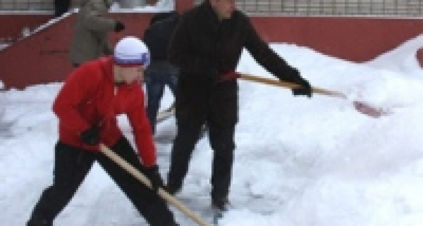  Депутаты горсовета освобождают из снежного плена детские сады Липецка