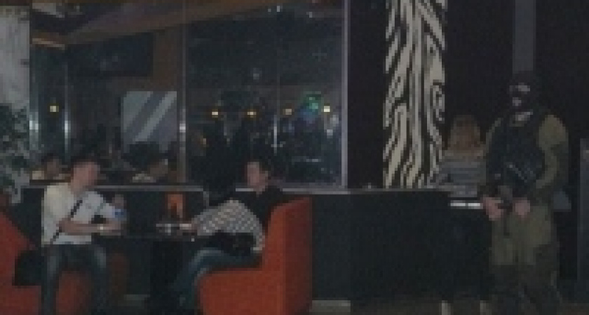 В ночном клубе задержаны 8 человек