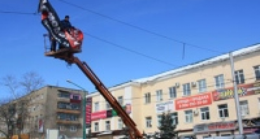 В Липецке начался демонтаж незаконных рекламных конструкций