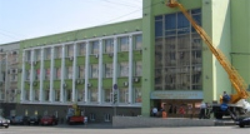 Администрация Липецка ко Дню города обновила фасад
