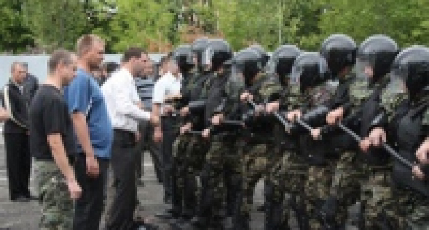 Милиционеров Липецка учили тому, как освобождать дороги от митингующих