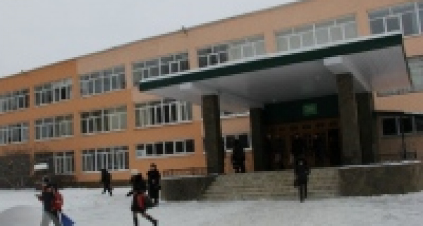 В школах Липецка начали принимать документы от родителей будущих первоклассников