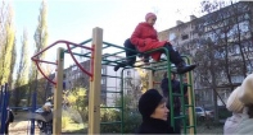 Новую площадку в районе ЛТЗ сделали с дефектами