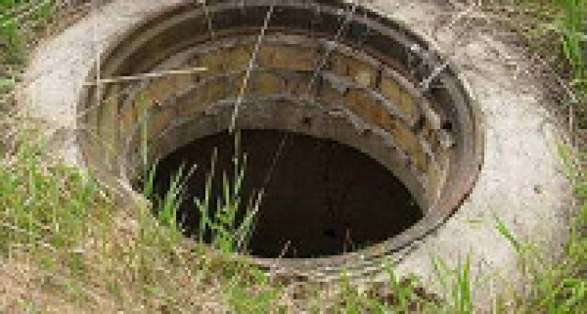 Жилищники незаконно сливают отходы