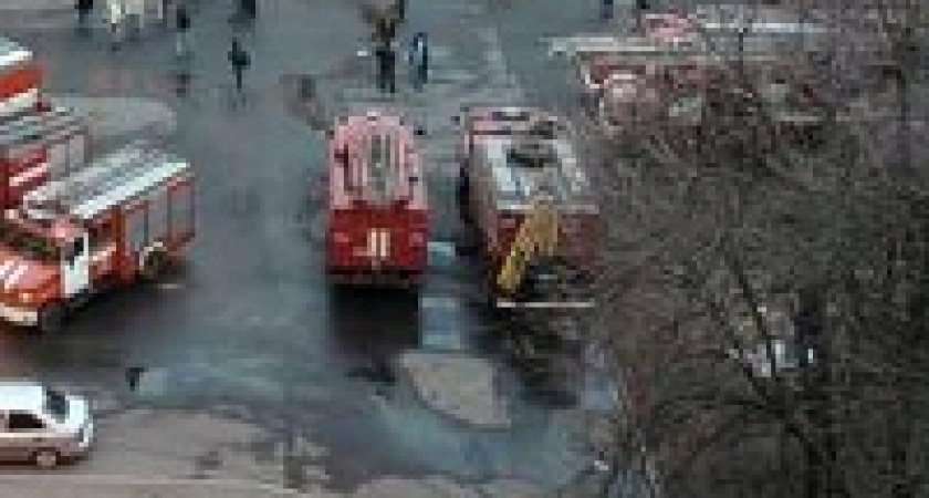 На улице Берзина горел мусор