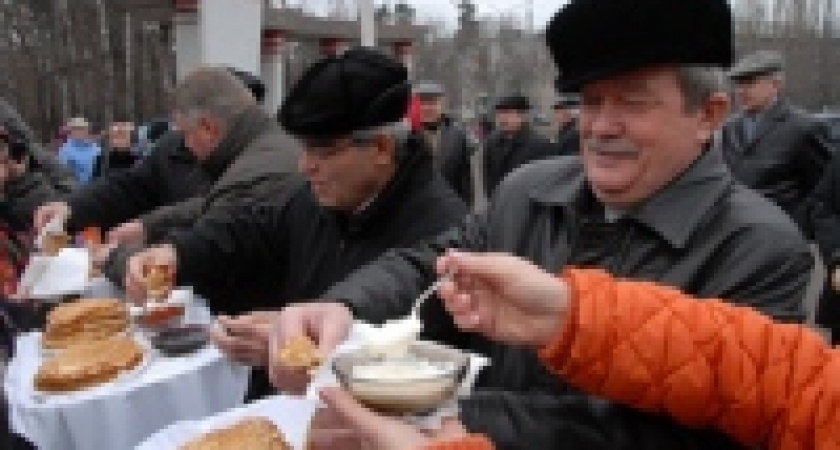 Липчан накормили 32 тысячами блинов