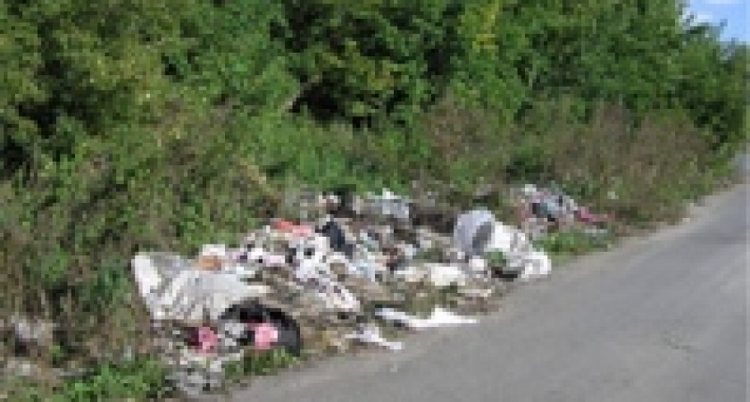 Краснинский район завален мусором