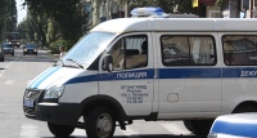 В Липецке тепловоз протаранил легковой автомобиль
