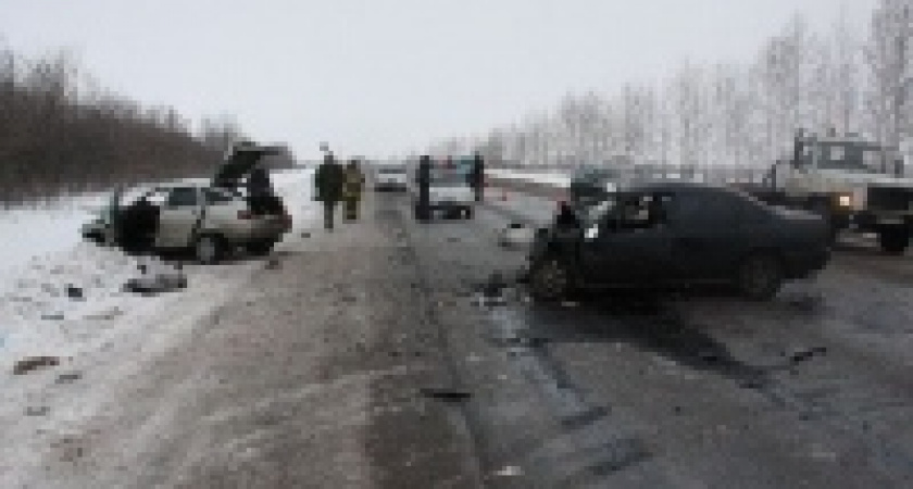 В результате аварии погибли двое
