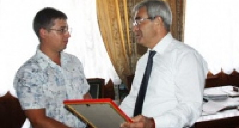 Михаил Гулевский наградил организаторов экологической акции по очистке реки Воронеж