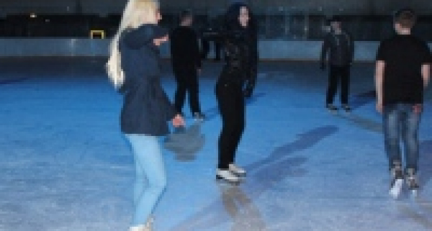 СК «Звездный» приглашает на дискотеку на льду