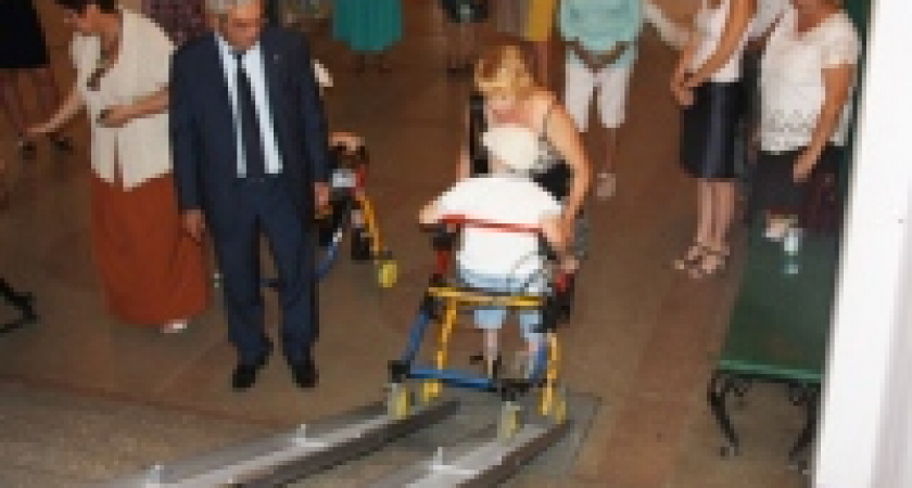 В ДК «Сокол» установили первый в Липецке мобильный пандус