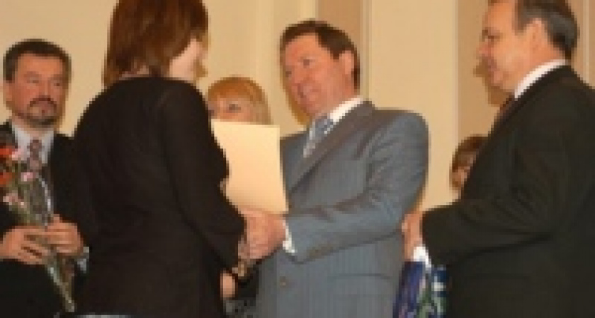 52 студента получают стипендии от областных властей