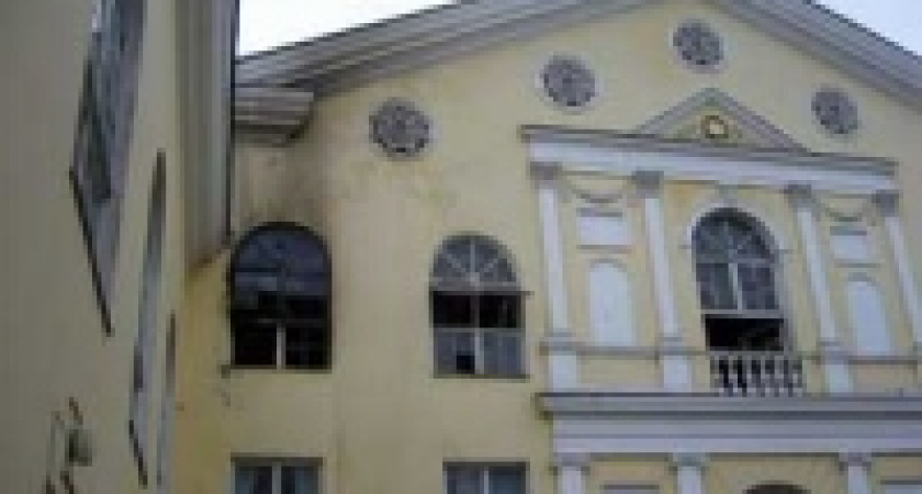 В Липецке пять часов тушили крупнейший Дворец культуры