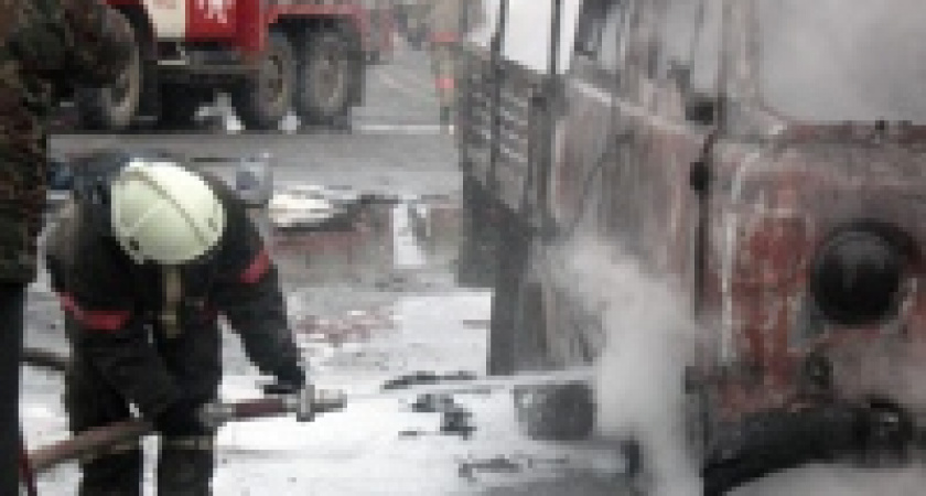 Водитель не сумел потушить свой автомобиль