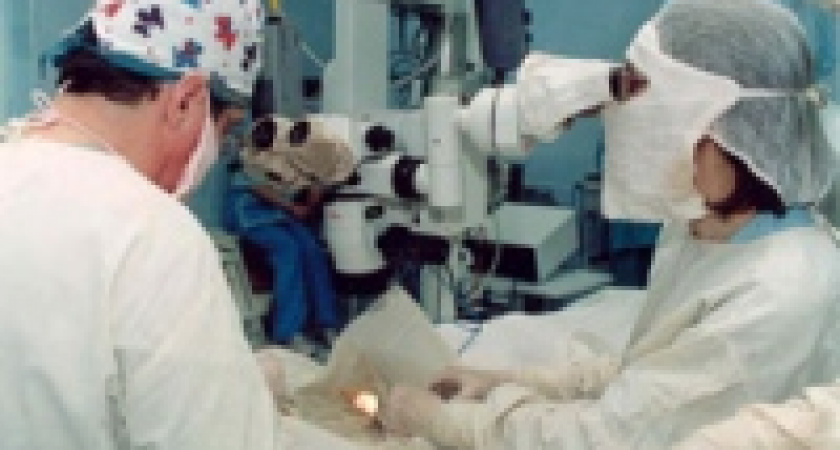 В Москве специалисты НИИ глазных болезней спасли студентку из Липецка 