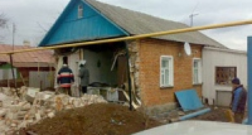 Стена дома погребла мужчину