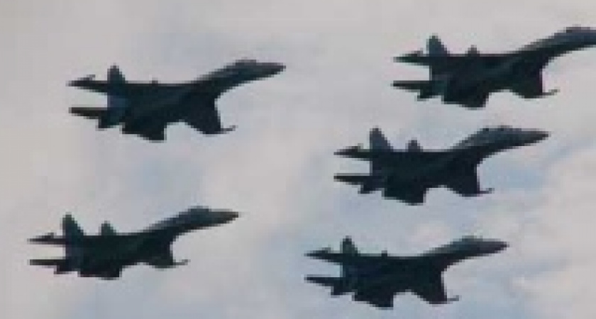 В небе над Липецком репетировали воздушный парад 