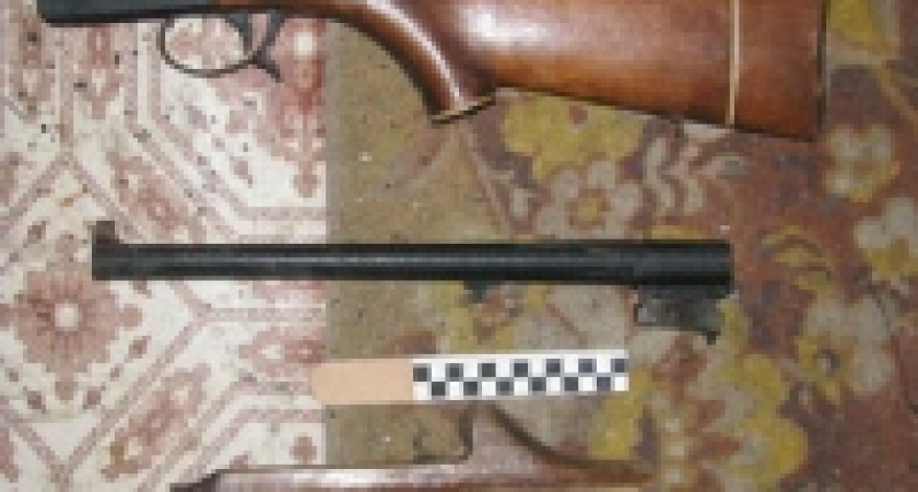 А под мышкой у него обрез