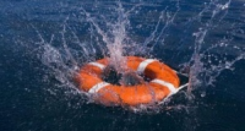 Водолазы спасли рыбака