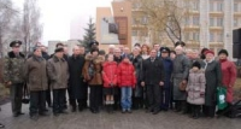 На стелу Водопьянова потратили полмиллиона