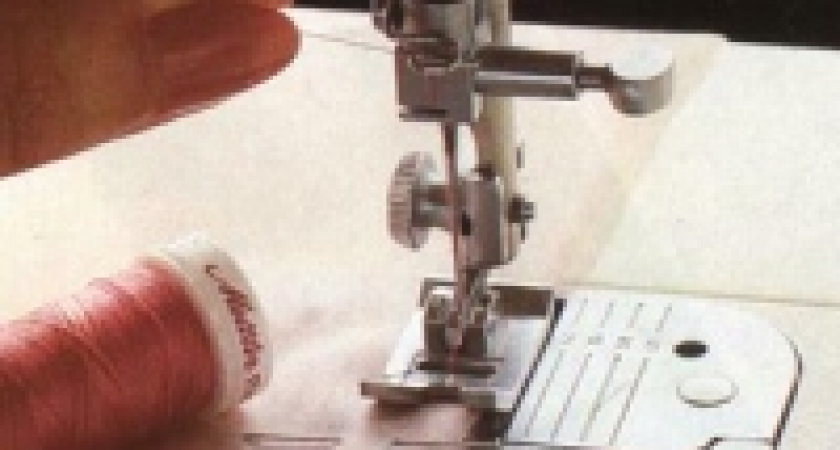 Студенты и осужденные шили распашонки